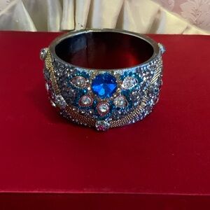 BANGLE BRACELET